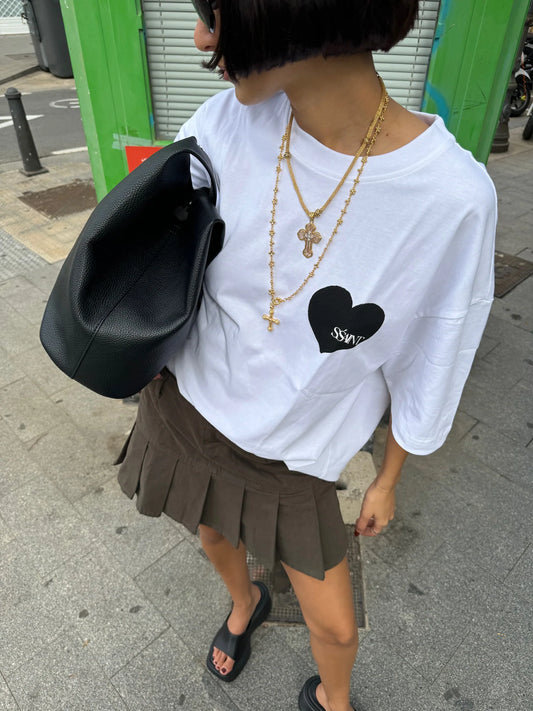 Black heart tee